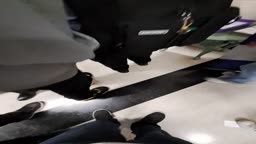 A cowardly student who touched someone's buttocks at school. 2