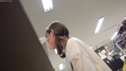 店員さんおパンツ丸見え
