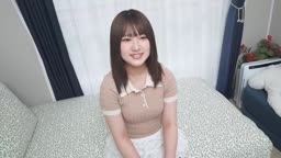 【初撮り】卒◯したて！現18歳の白肌未経験♡未成熟生えかけのピンクマンコ