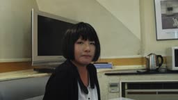 隠れ巨乳のレイヤー：特徴のないスライドショー