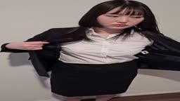 ふてぶてしい裸女子