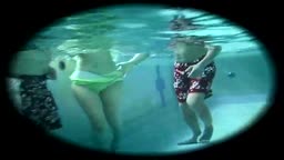 【プール水中・痴姦】