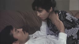 邦画有名女優の白い前貼りが生々しい