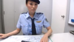 魅惑的な婦人警官と交番で色々なエロの事をしている。