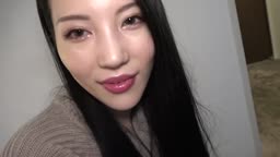 【完全顔出し・初撮影】衣服を引き裂きニーハイ美脚を開脚し幾度も大絶頂！！こんなにも美しい美女が海外仕込みの変態だった（3回射精）