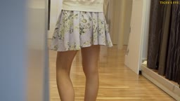 街中ミニスカ美女パンチラ ヒラヒラスカートから見える清楚な純白パンツ＆スカートめくってお尻まる出し！！ Part2