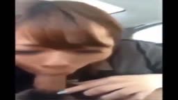 友達の前で車内フェラ