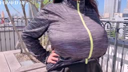 超乳