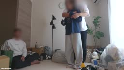旦那の前で