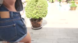 美女外人の露出散歩