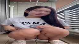 人妻ゆ●な  　ベランダで見せつけ