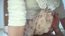 幸薄そうな言いなり美白妻