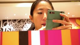 ファストフード店内でOLのパンチラ