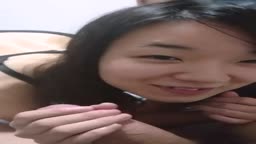 彼女さん上下のお口で彼氏の極太を受け入れる