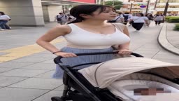 乳揺れママ