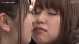 【鉄道】JR武蔵野線　女性専用車両での唾液が交わるレズキス-3☆初美沙希＆篠田ゆう【モザイク破壊版】