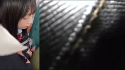 [制服ノーパン]最高ランクの顔面とスタイル。指が反射するほどのグチョリ感と車内に捨てられた紐P