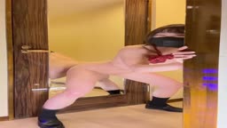 ガニ股腰ヘコオホ声でイキまくる変態雑魚マ○コ女子