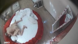 ラブホ隠し撮り ハゲオヤジが昼間から熟女相手にハッスルハッスル