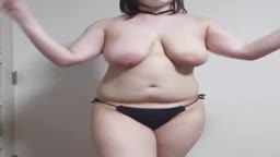 ダンス　爆乳　ぽっちゃり