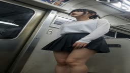 電車でパンツみせ
