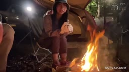 ソロキャンプ女子