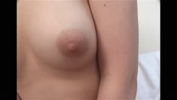 桃色ぷっくり乳首にオチンチンをこすりつけてみる