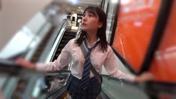 芸能人級美女のミニスカ露出散歩