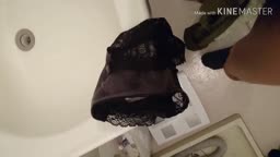 拾い　同僚のパンティに射精②