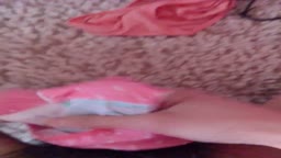 妹部屋に侵入しパンティにぶっかけ