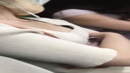 胸チラ