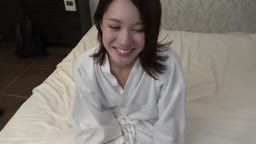 ウクライナのハーフモデル19歳。スレンダーな美形のハーフ美女のお嬢様に生挿入で侵攻。綺麗すぎる美しいお顔に大量顔射。