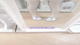 ローター仕込んでお店の中うろうろ😳人が多くて前見られないようにしてたからかなり挙動不審でした🥺人が多いのわかる動画もあるけど見たい？_1