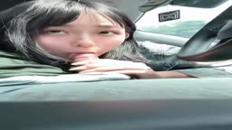 車内フェラでしっかり吸い出す美女