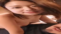 カップルの明るい騎乗位セックス