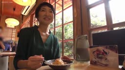 デビュー作のグラインド騎乗位