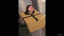 箱の女の子