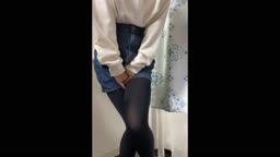おしっこ我慢おもらし