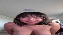 地味顔巨乳