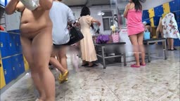 大学のシャワールーム_美女