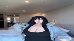 爆乳 tik
