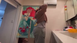 脱衣 パンティを脱いだ時染みを確認してるのがエロいデカ尻フルバック貧乳体型最高な33歳