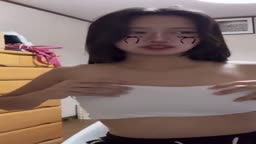 ライブ　乳首ポロリ