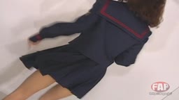 巨乳ギャルの全裸ガニ股ダンス