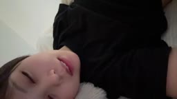 グラドルの寝起き乳首