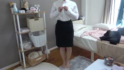 OL かえで　全裸公開動画