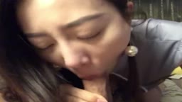 向こうの美人妻フェラ