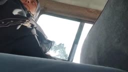 محجبة هايجه تجلس على يدالراجل