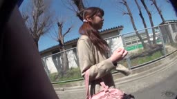 ノーパン露出デート 公園でおしっこ 無