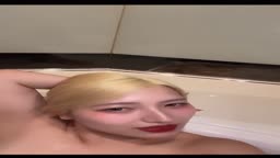 金髪美女　お風呂